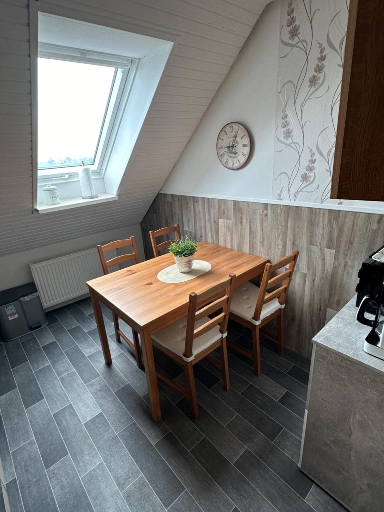 Rosenhaus Esens - Wohnung Backbord Exterior photo