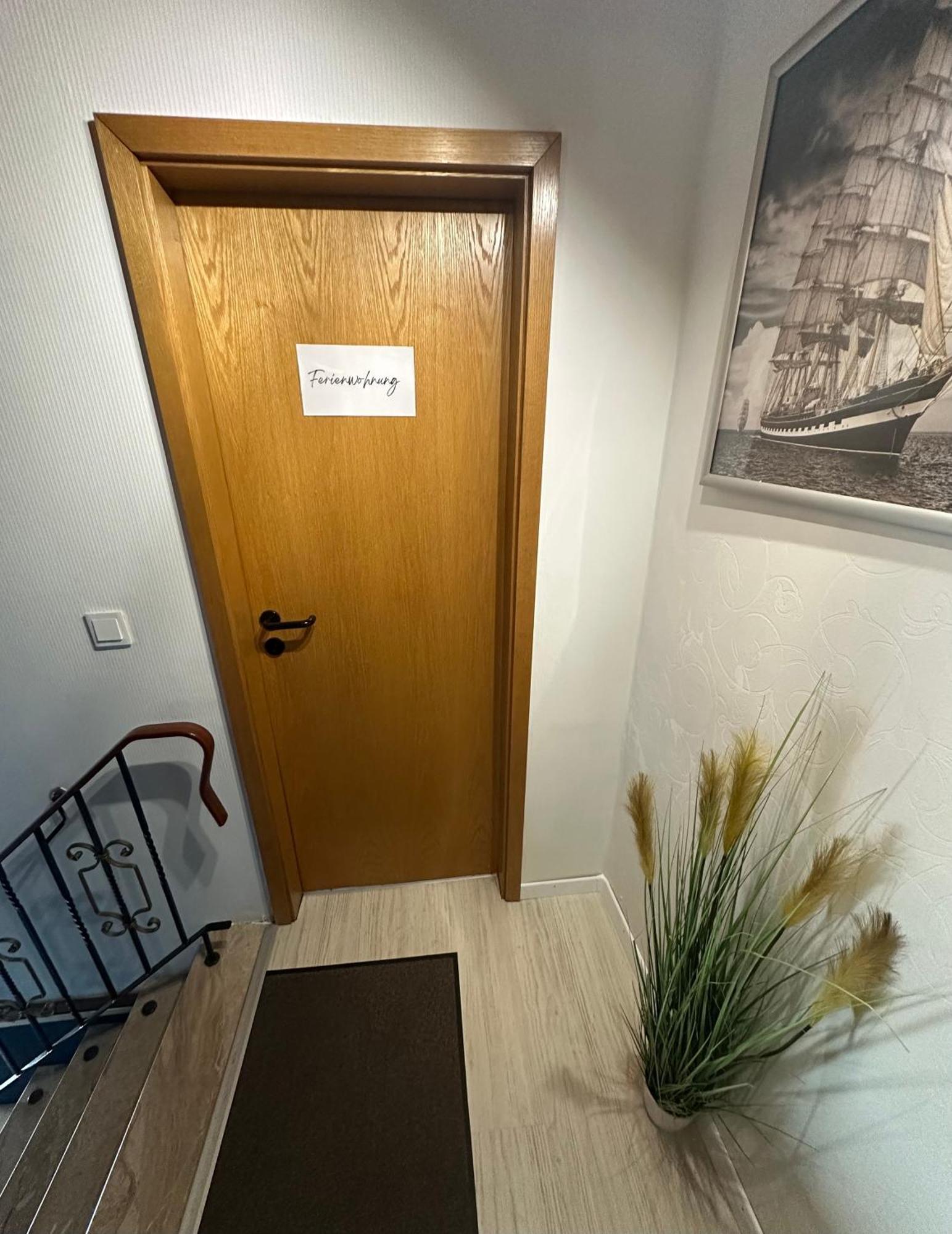Rosenhaus Esens - Wohnung Backbord Exterior photo